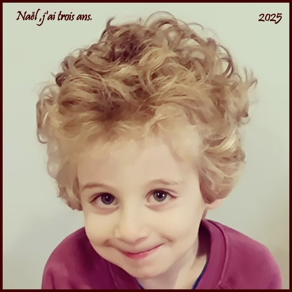 Naël 3 ans ;C'est yeux sont BLEU.
